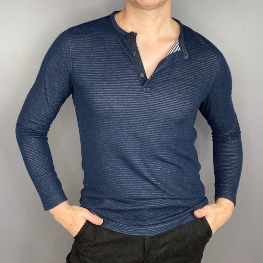 Nordstrom men’s light sleeved top. Size Small